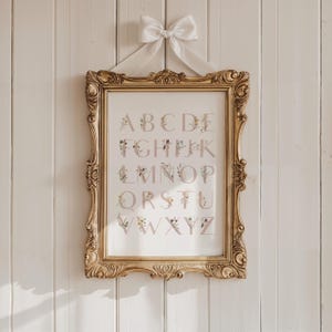 Póster del alfabeto floral, póster del alfabeto de flores silvestres, arte mural imprimible con el alfabeto floral, decoración rosa para habitación de niña, impresión vintage del alfabeto floral.
