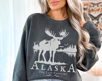 Alaska Moose Graphic Comfort Colors Sweatshirt, Unisex Vacation Tee