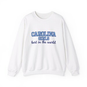 UNC Chapel Hill - Carolina Girls, best in the world - uniseks sweater met ronde hals en zware mix afbeelding 1