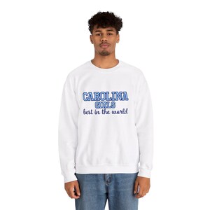 UNC Chapel Hill - Carolina Girls, best in the world - uniseks sweater met ronde hals en zware mix afbeelding 9