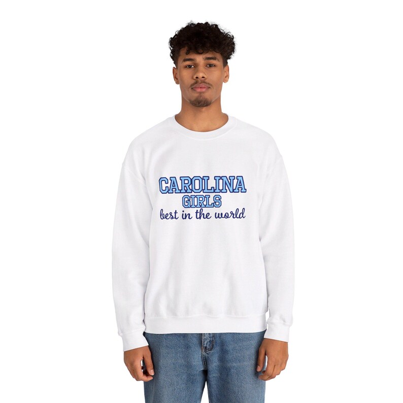 UNC Chapel Hill - Carolina Girls, best in the world - uniseks sweater met ronde hals en zware mix afbeelding 9
