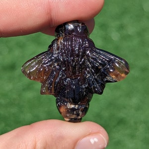 Amber Bee Carving Crystal Bee, Amber from Indonesia, Blue Amber honey bee.  B12