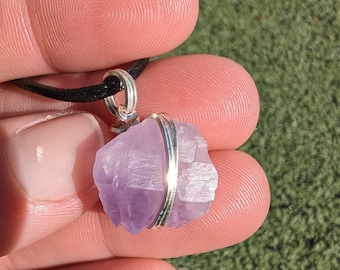 Collar de flores de amatista, colgante de cristal, envuelto en alambre, hecho a mano