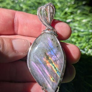 Labradorita en alambre relleno de plata, colgante de cristal con cabujón envuelto en alambre, colgante o collar hecho a mano,