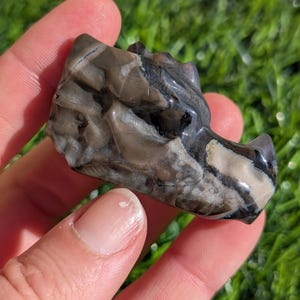 UV Reactive Volcanic Agate Crystal Dragon Head.  VERY UV reactive with Neon Green! Dragon4