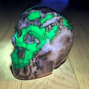 UV Reactive Volcanic Agate Crystal Skull.  3.5&quot; long, VERY UV reactive with Neon Green! V4