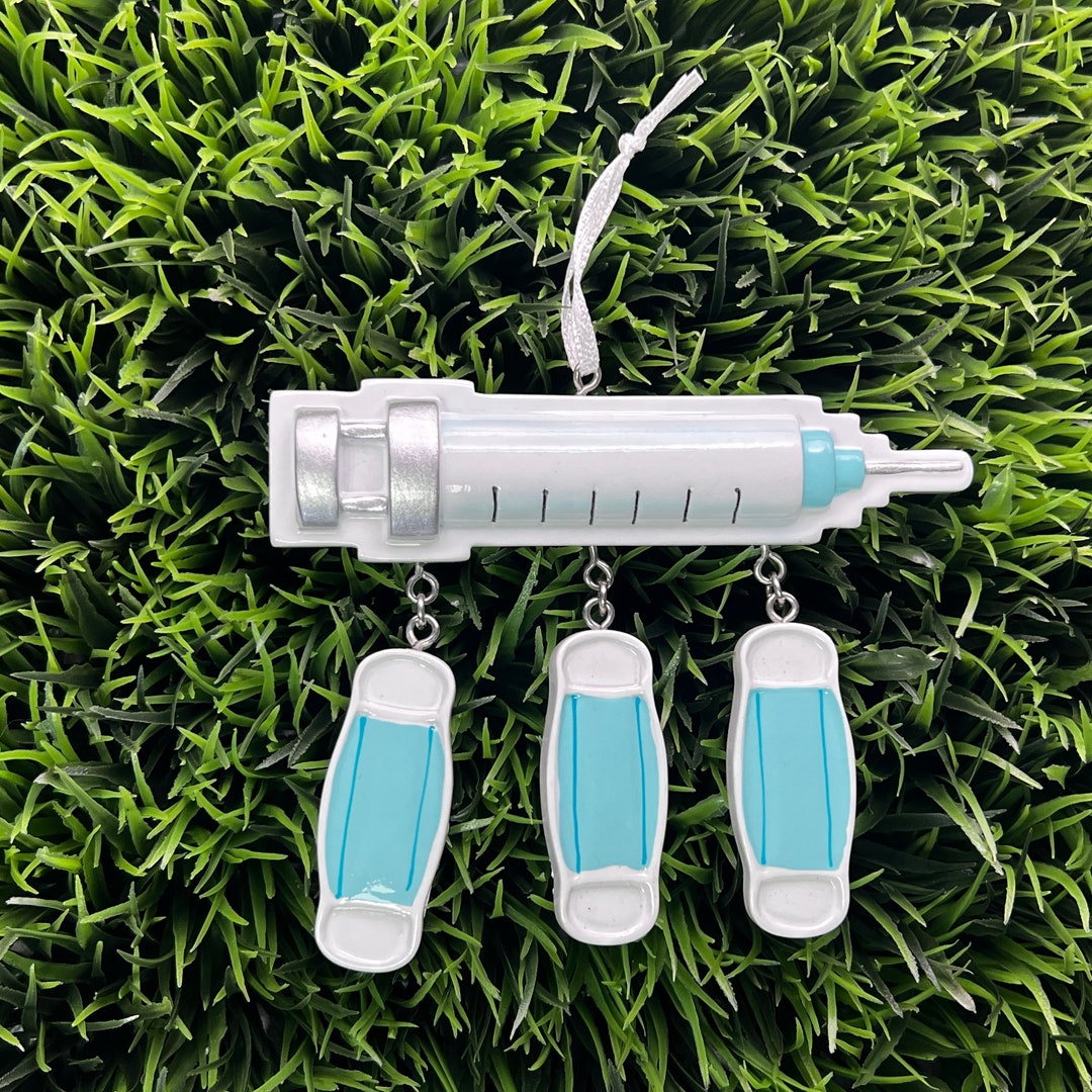 Vaccine Syringe With 3 Masks/ Family Ornaments / Physician Ornaments