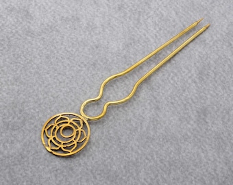 Horquilla de latón hecha a mano: soporte para moño floral