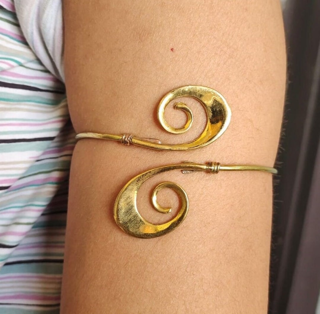 Ameri（アメリ）の「UPPER ARM BANGLE（バングル/リストバンド