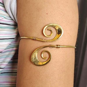 Upper arm cuff arm band spiral handmade made of brass, jewelry