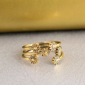 Bague florale, bague en laiton, bague fleurie, bague multi-fleurs, bague vintage, cadeau pour elle, bague délicate, bague bohème, bague faite main, bague femme, cadeau