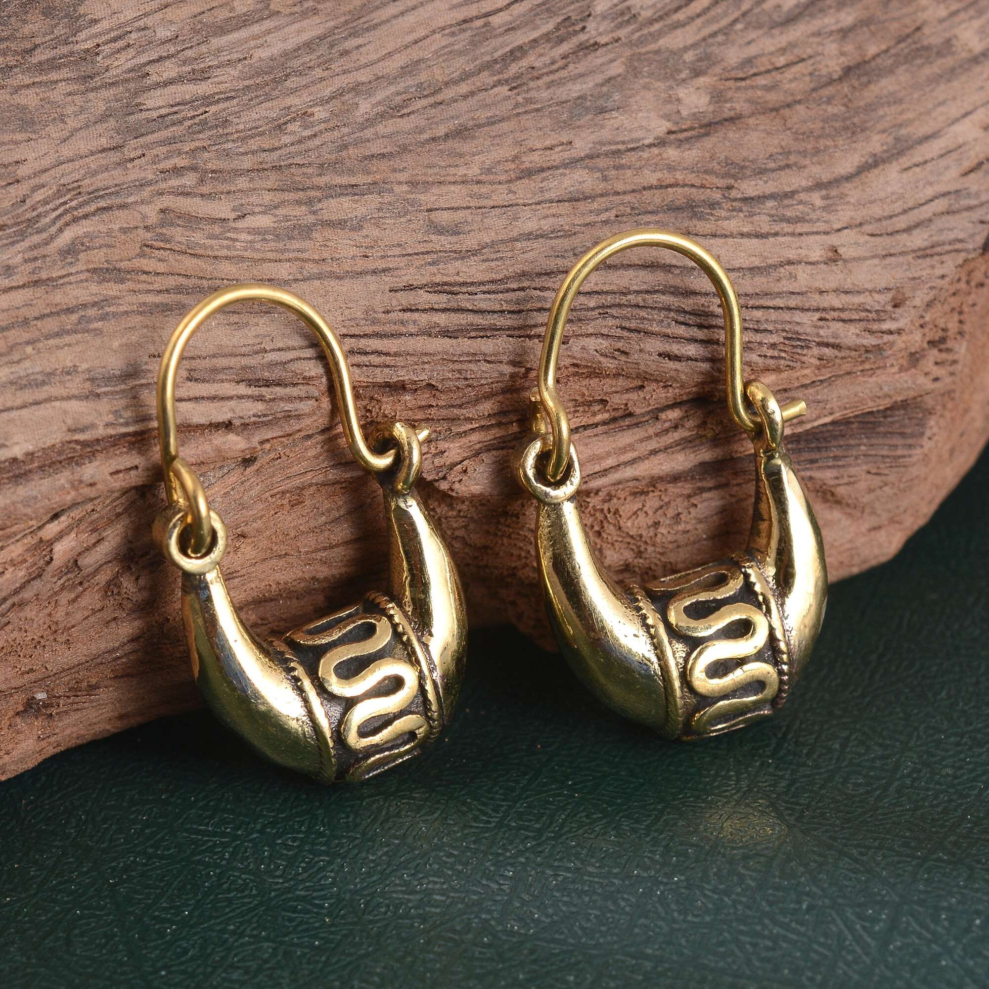 salman-khan-inspired-silver-metal-kaju-bali-hoop-earrings-for-men-and-women-99Target4-500x50…  | Hoop earrings small, Stud earrings for men, White gold hoop earrings