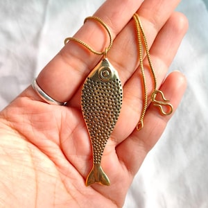 3D Messing Goldfisch Halskette: Minimalistischer Anhänger