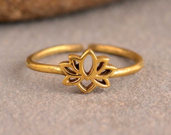Gold Lotus Ring, Schleifenring, Blume Ring, spiritueller Schmuck, trendiger Messingring, Padma Ring, zierlicher Ring, Yoga Schmuck, Geschenk für sie