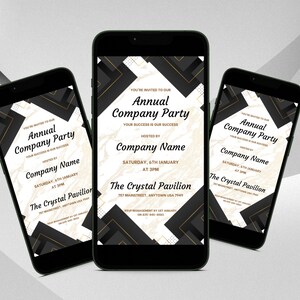 以下が含まれることがあります： 会社年間パーティーの黒と金の招待状。招待状は、幾何学的な形をした大理石の背景と、「私たちの年間会社パーティーにご招待します。あなたの成功は私たちの成功です。会社名主催。1月6日土曜日午後3時。クリスタルパビリオン。757 メインストリート、エニータウン USA 7949。」というテキストが特徴です。