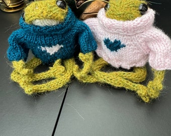 Teal heart on pink hand knitted frog jumper