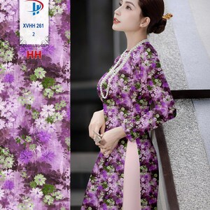 Traditionelles Vietnamesisches Ao Dai Kleid mit Hose: Blumendruck-Frauen-Outfit