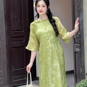 Ao Dai de seda verde salvia: vestido vietnamita moderno (sin pantalones)