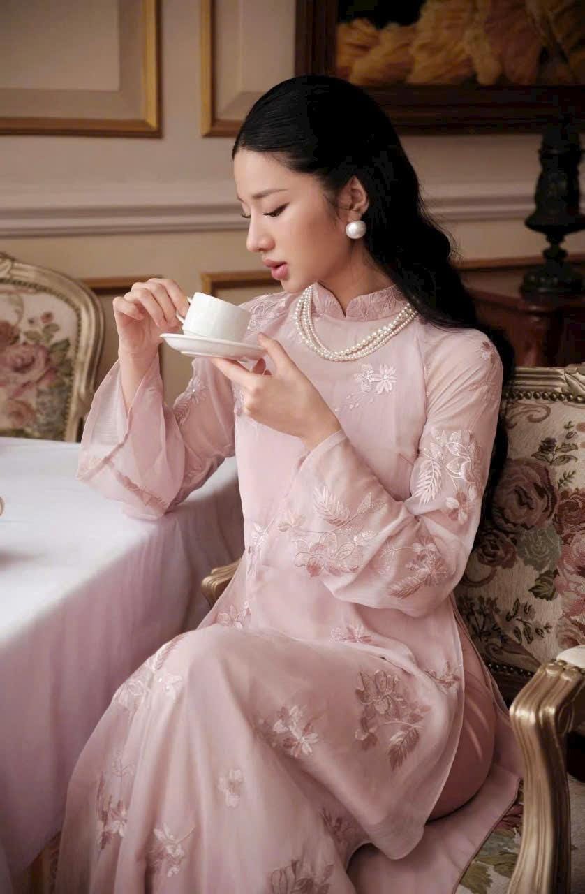 fitted light pink dress Greta | Light PINK Sweetheart-Neck Midi Dress