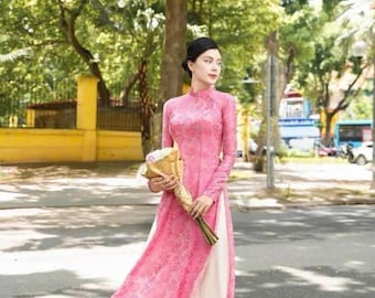 ピンクのシルク製アオザイ：ベトナムの伝統的な結婚式・祝祭衣装 