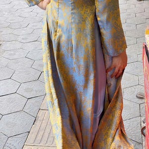 Jedwabny wietnamski top Ao Dai: tradycyjna wietnamska sukienka, zielono-złota - Áo Dài 2 Màu
