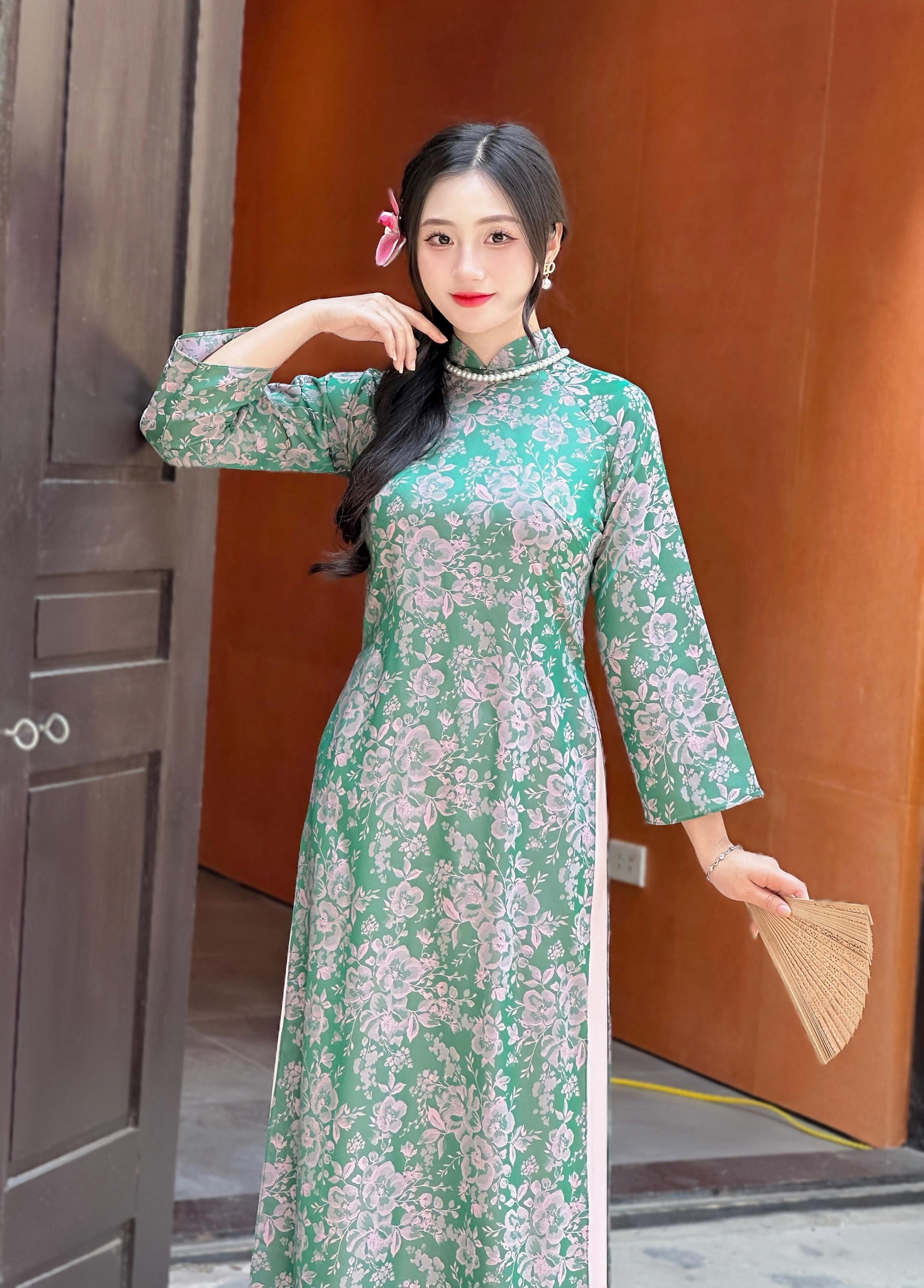 グリーンのベトナム風アオザイトップス：ベトナム風ジャカード