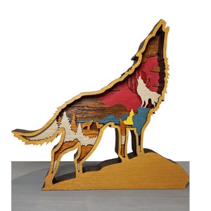 3D Wooden Howling Wolf Scene: Multilayer Desktop Ornament