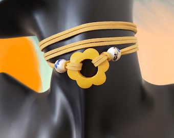 Hippie Chokers: Stylish Yellow Daisy Floral Necklace | Adjustable Handcrafted Wooden Flower & Ceramic Bead Pattern