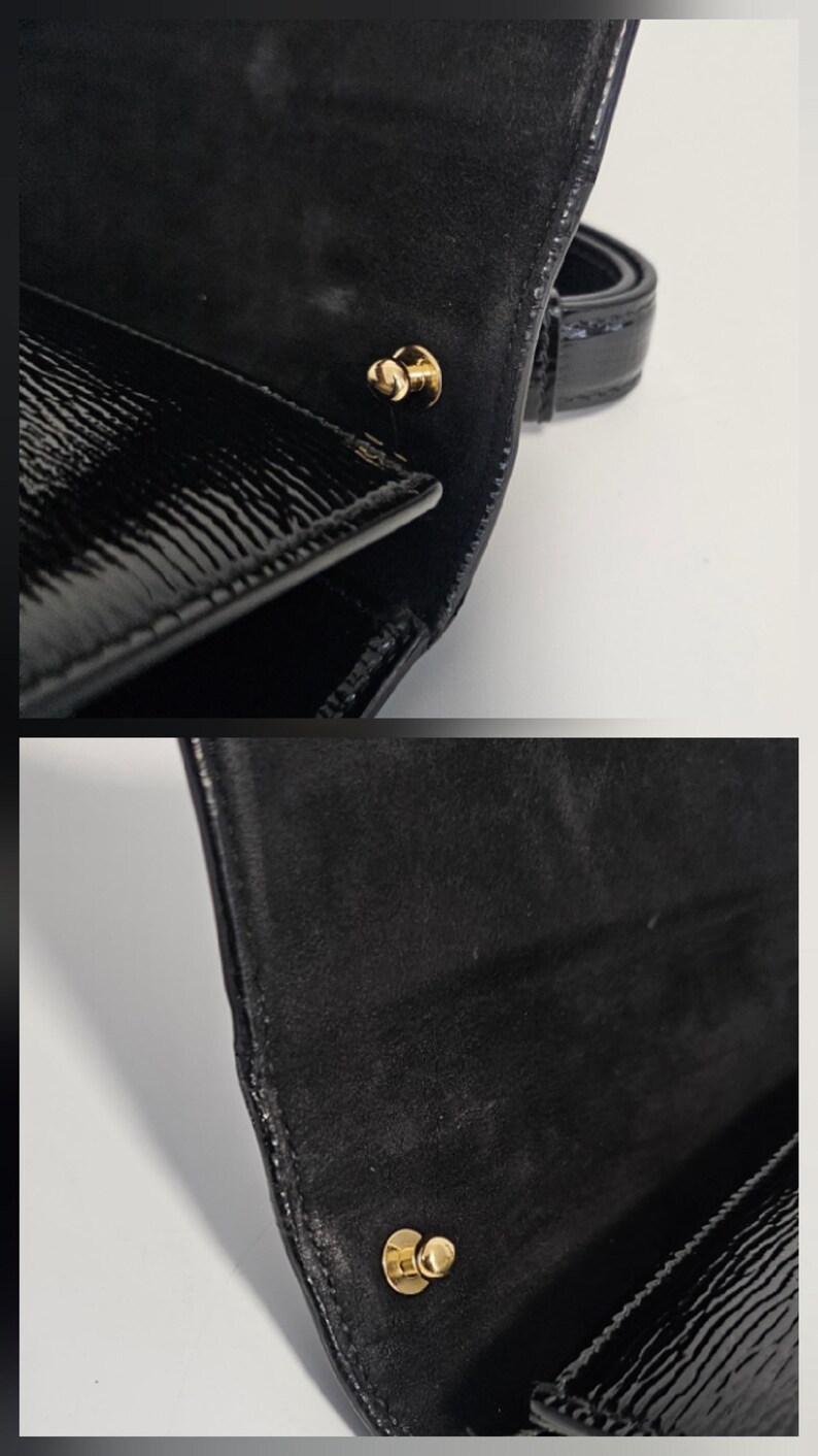 K&ouml;nnte beinhalten: Nahaufnahme einer schwarzen Ledergeldb&ouml;rse mit gl&auml;nzendem Finish. Die Geldb&ouml;rse hat einen goldfarbenen Verschluss und eine strukturierte Oberfl&auml;che. Die Innenseite scheint aus Wildleder zu sein. Ein klassisches Accessoire.