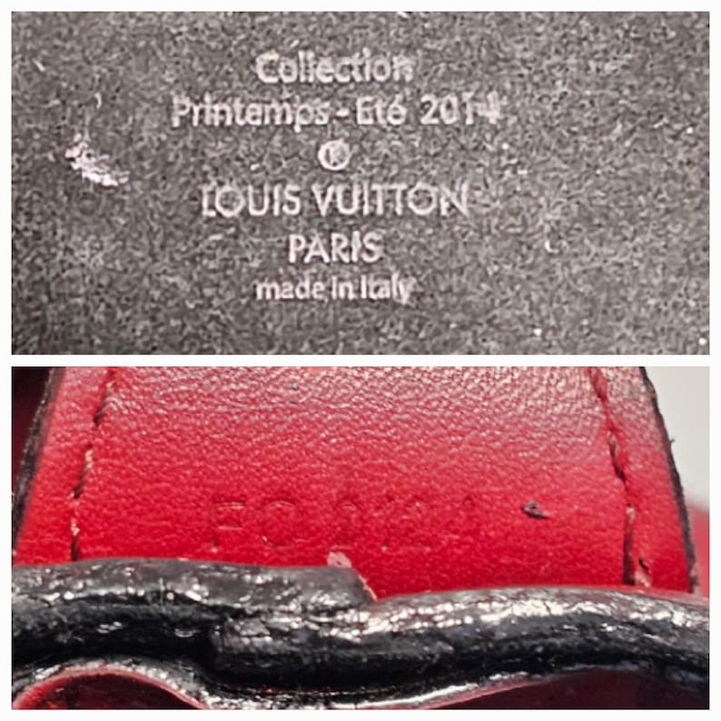 以下が含まれることがあります： 黒い革のタグのクローズアップ。白い文字で「Collection Printemps - Ete 2014」と「LOUIS VUITTON PARIS made in Italy」と書かれています。