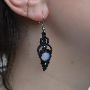 Orecchini Macramè con Opalite | Orecchini Boho Eleganti Fatti a Mano | Acciaio Inox Anallergico Nichel Free | Gioielli Artigianali
