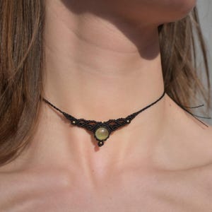 Makramee-Halskette mit Prehnit / TERRALUCE Choker / spirituelle Halskette Bild 1