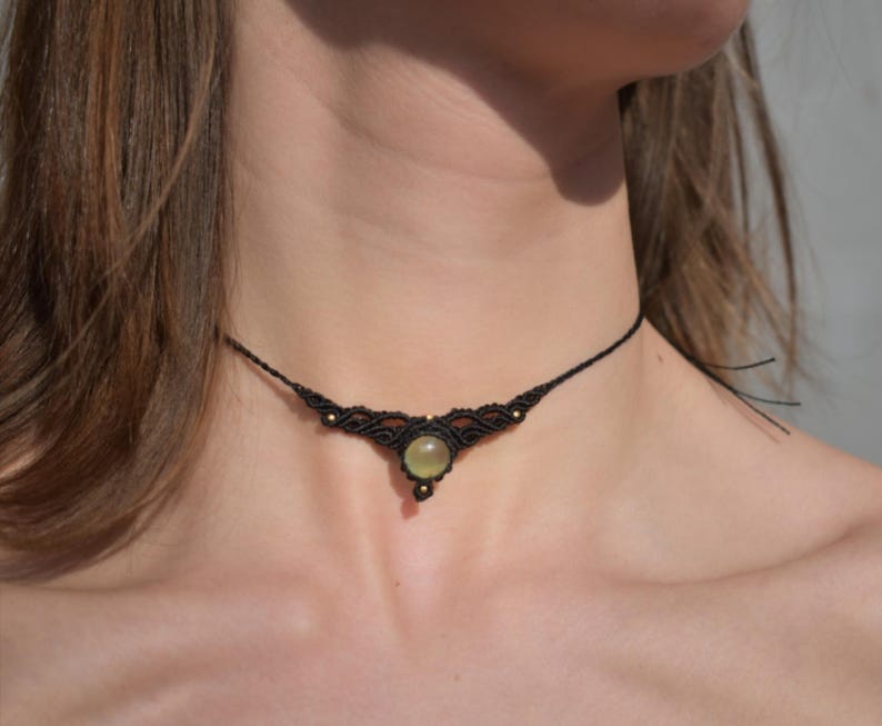 Makramee-Halskette mit Prehnit / TERRALUCE Choker / spirituelle Halskette Bild 1