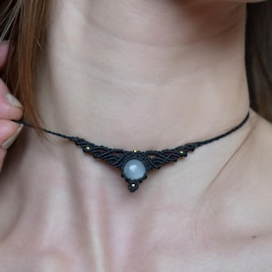 Makramee-Choker-Halskette mit Mondstein, handgefertigte Boho-Halskette, Kristall-Choker, spiritueller Schmuck, Geschenk für Sie