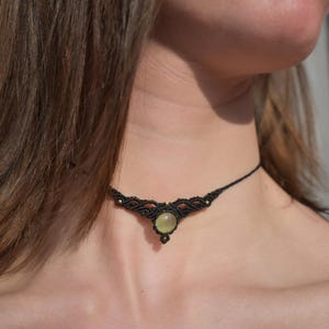 Makramee-Halskette mit Prehnit / TERRALUCE Choker / spirituelle Halskette Bild 2