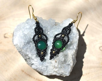 Macrame Earrings with Green Agate, Elegant Handmade Boho Earrings, Hypoallergenic Nickel Free Gold-Plated Stainless Steel, Artisan Jewelry.