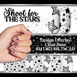 Op de afbeelding: Nagelstickers met een zwart sterrenpatroon op een transparante basis. De tekst luidt Shoot for the Stars en Design Overlay Clear Base. De set bevat diverse maten nagelstickers met zowel ingekleurde als omlijnde sterren in verschillende groottes.