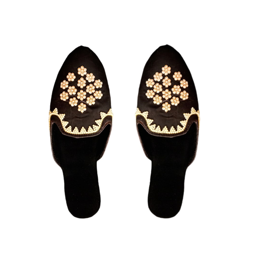 rajwadi mojdi ladies