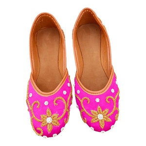 Embroidered mojri