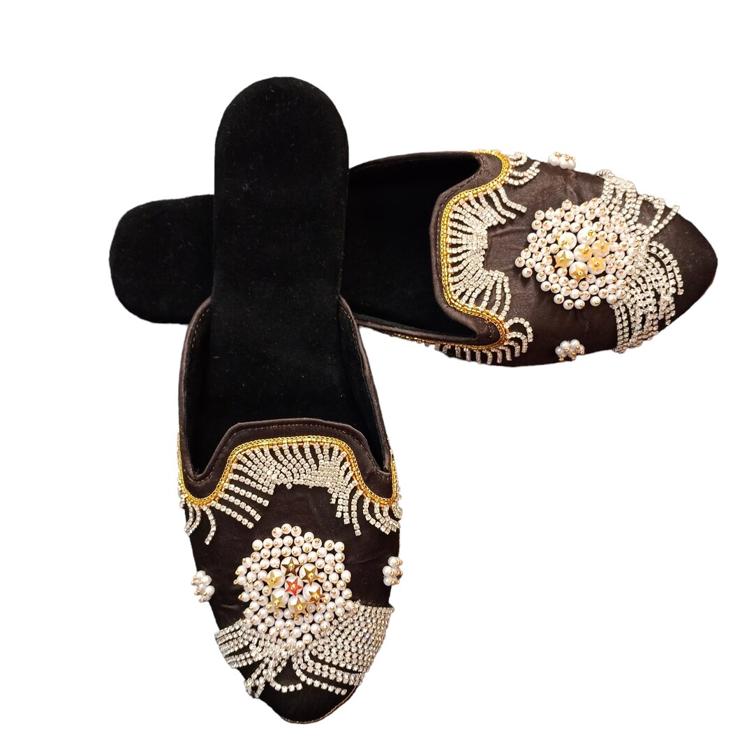 rajwadi mojdi ladies