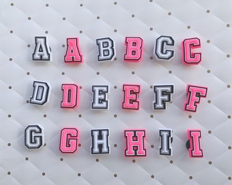 Name Croc Charms, Buchstabe Schuh Jibbitz, Weiß und Rosa