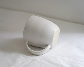 Ceramic mug silk matt "Handhold Wide"