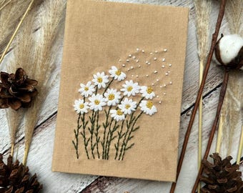 Cuaderno de lino con margaritas bordadas a mano: Cuaderno floral tamaño A5