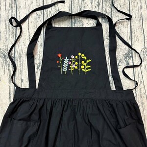 Cute Colorful Floral Aprons for Women, Flower Garden Hand-Embroidered, Retro Baking Apron, Cooking Cotton Apron with Pockets, Custom Name