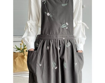 Tablier brodé floral avec poches, robe tablier florale rustique, tablier tablier cottagecore, robe de cuisine cadeau de cuisine