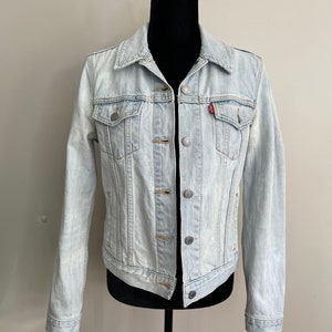 Vintage LEVIS Denim Jean Jacket Blue Light Wash Size Medium