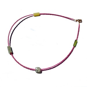 Pink glass beads thread necklace with stones