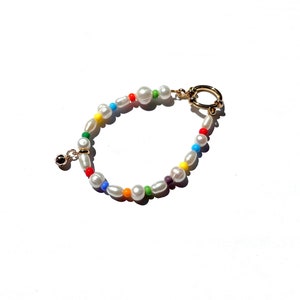 Chunky pearls and multi-color beads bracelet in gold