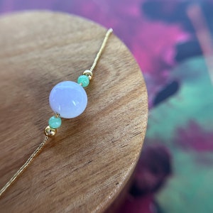 Collar ajustable de plata esterlina bañado en oro con lavanda helada natural de grado A y jadeíta verde de Birmania