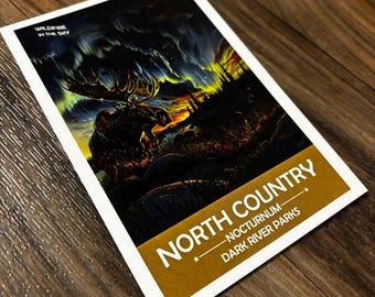Grafika artystyczna North Country | Łoś pod zorzą polarną | Plakat z motywem fantasy